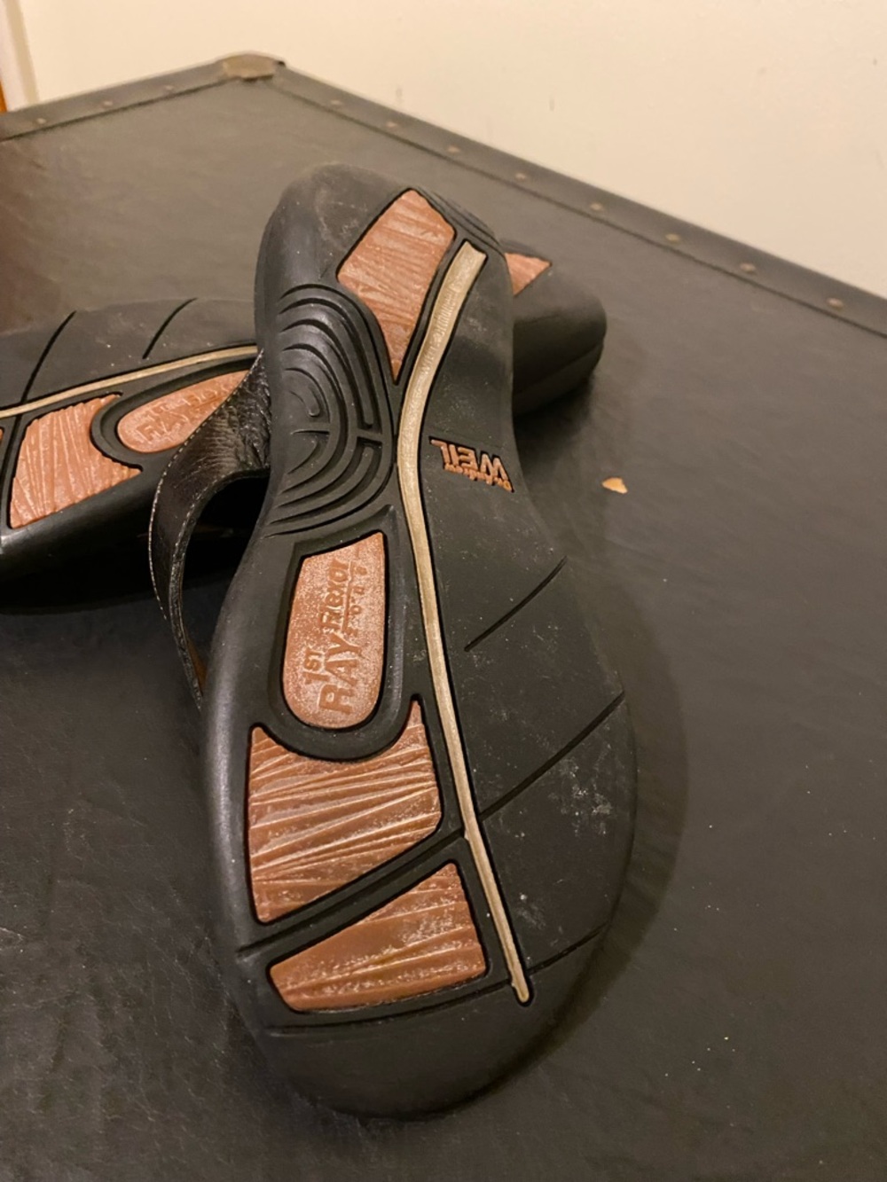 Dr. Andrew Weil Clam & Clarity Black Leather Women's Thong Sandals with Buckle - Picture 10 of 13